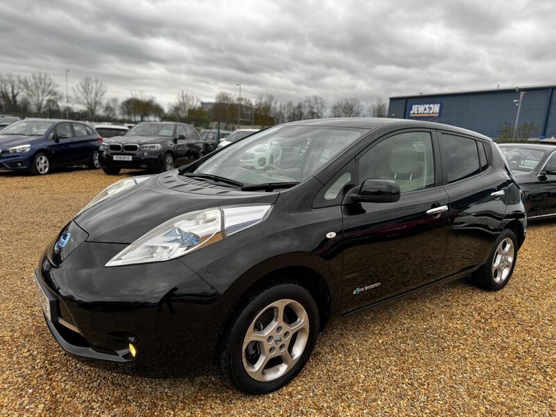 NISSAN LEAF